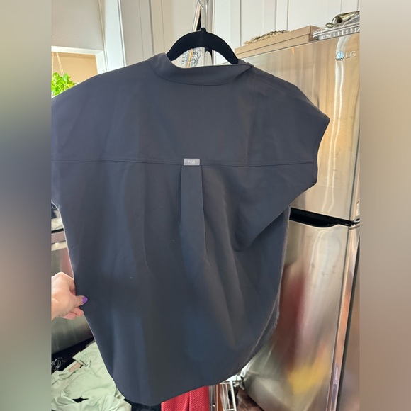 FIGS TOP XXS Charcoal never worn - Picture 3 of 3